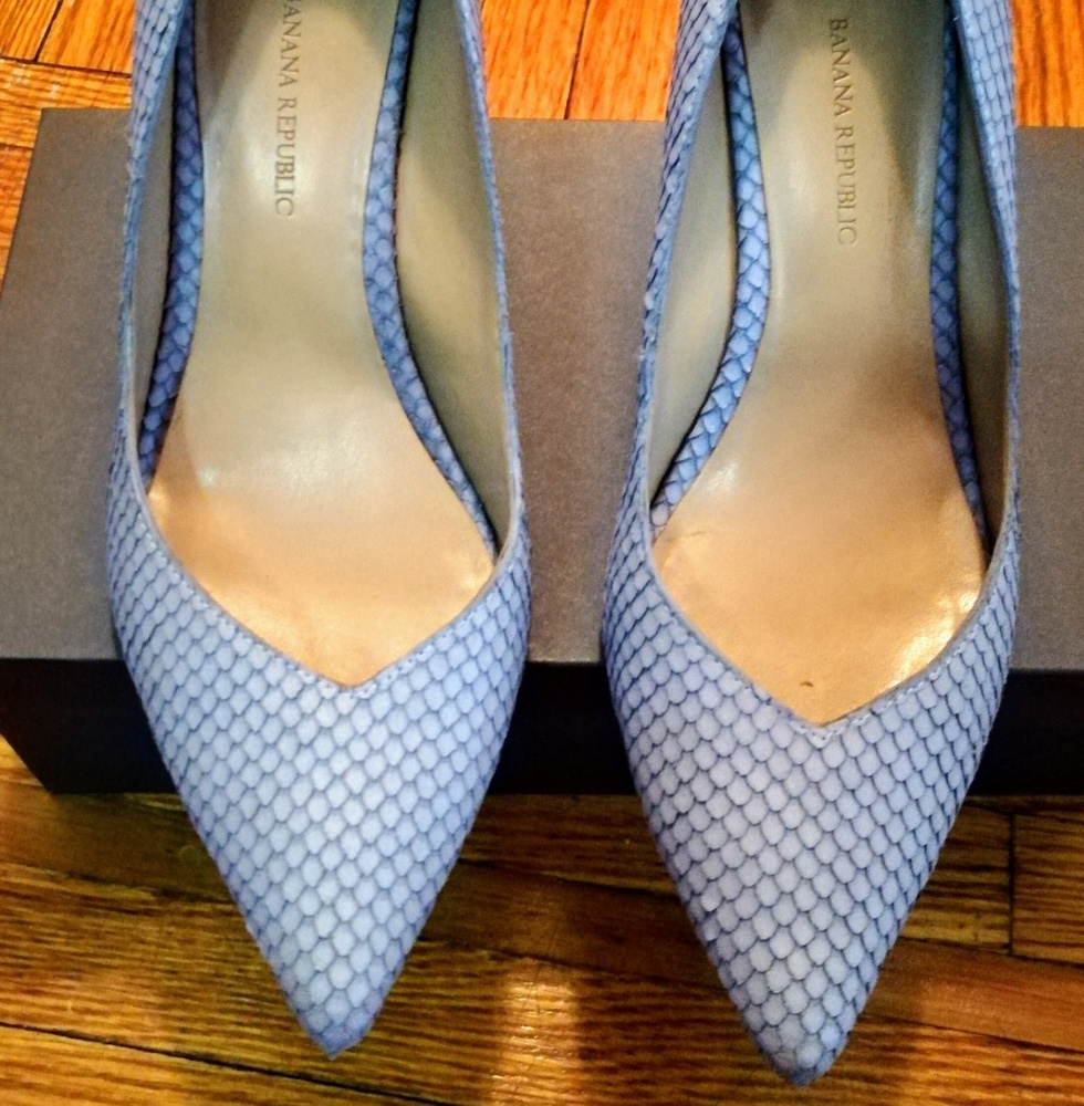 Banana Republic 12-hour heels